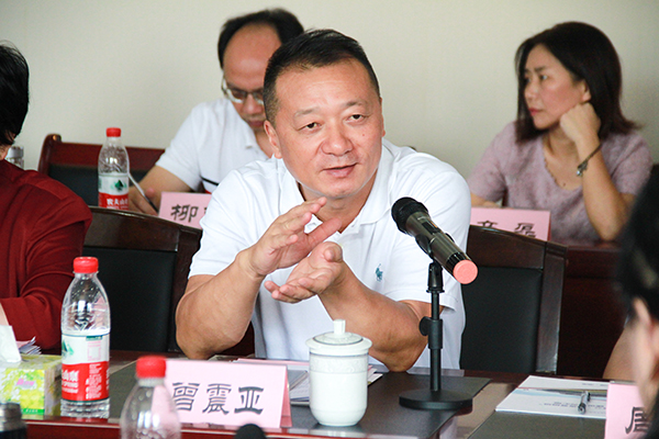湖南省供销合作总社党组书记,理事会主任曾震亚出席会议并发表讲话
